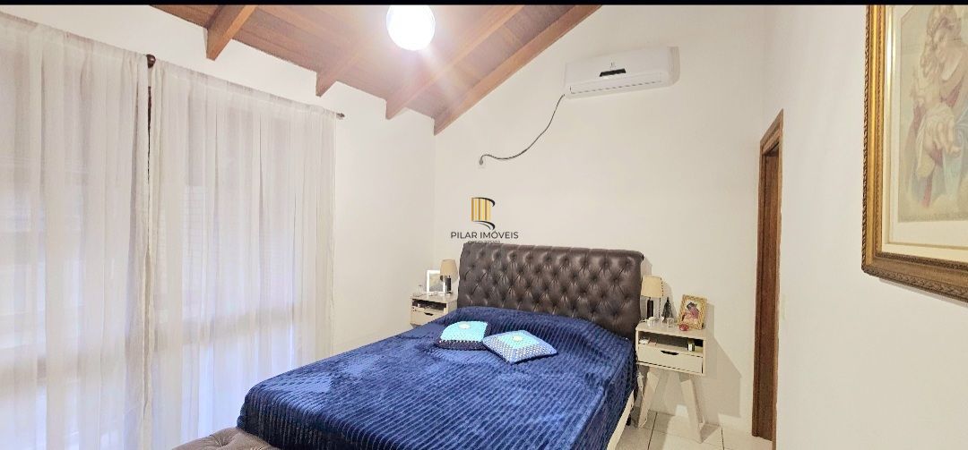EXCELENTE Sobrado com 4 dormitórios sendo um no andar térreo, no Residencial Lagos de Nova Ipanema.