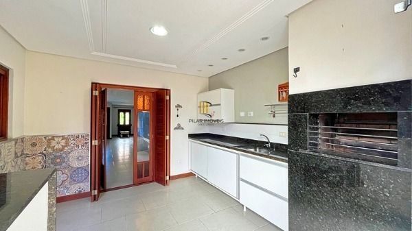 Casa em Porto Alegre, no bairro Hípica, com 3 dormitório(s), e 3 banheiros, à venda.