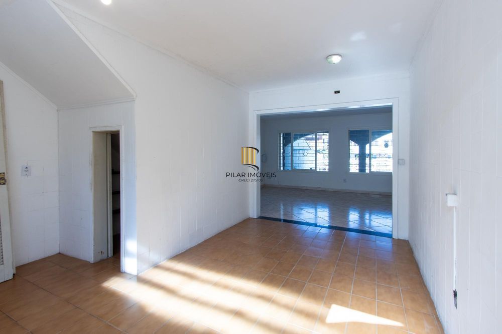 Casa 4 dormitórios no bairro Hípica