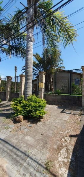 Sítio em Porto Alegre, no bairro Restinga, com 2 dormitório(s), e 2 banheiros, à venda.