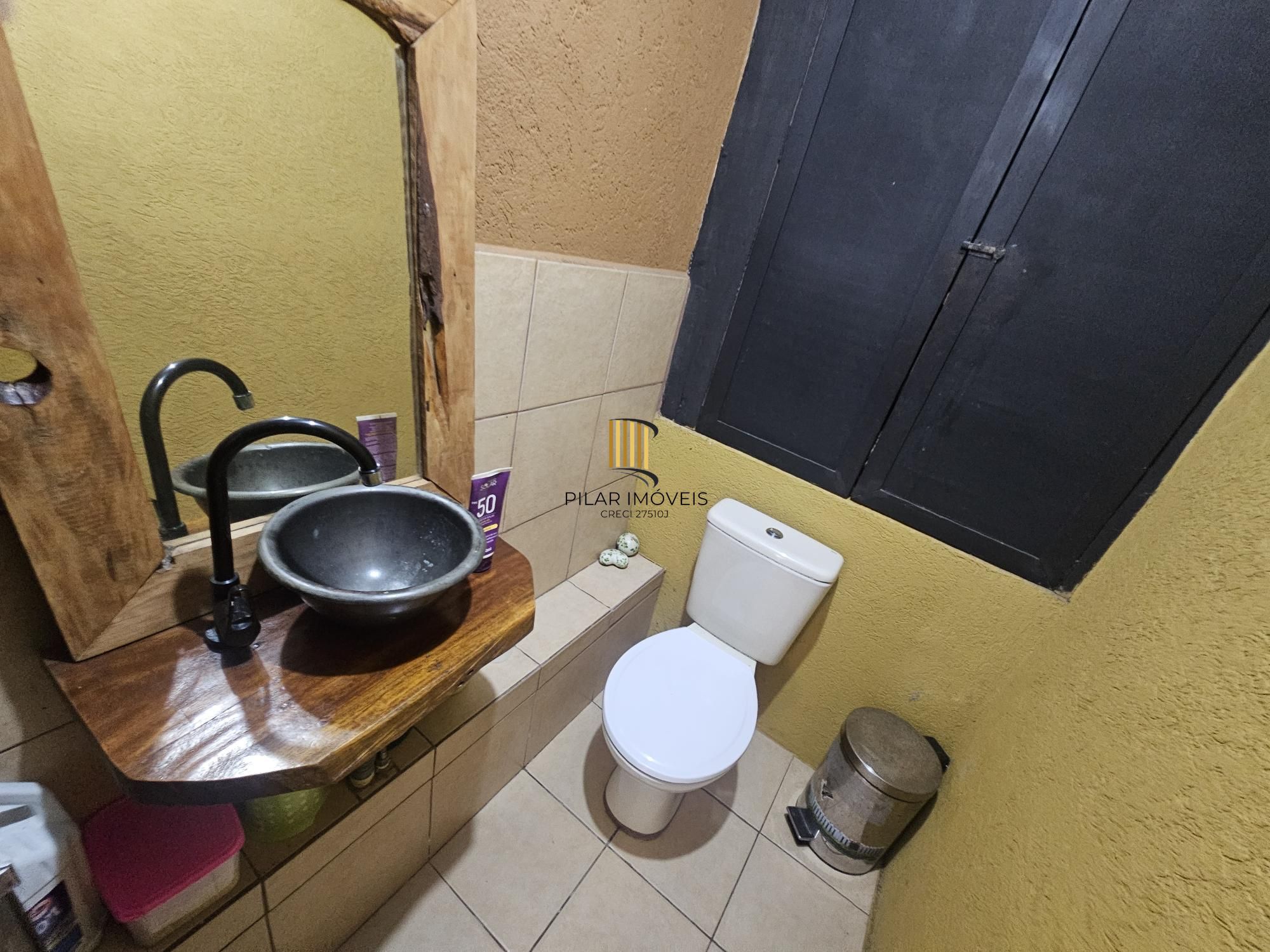 Casa para Venda - 79.22m² 2 dormitórios, + casa de 1 dormitório nos fundos, piscina e quiosque com churrasqueira - Espirito Santo