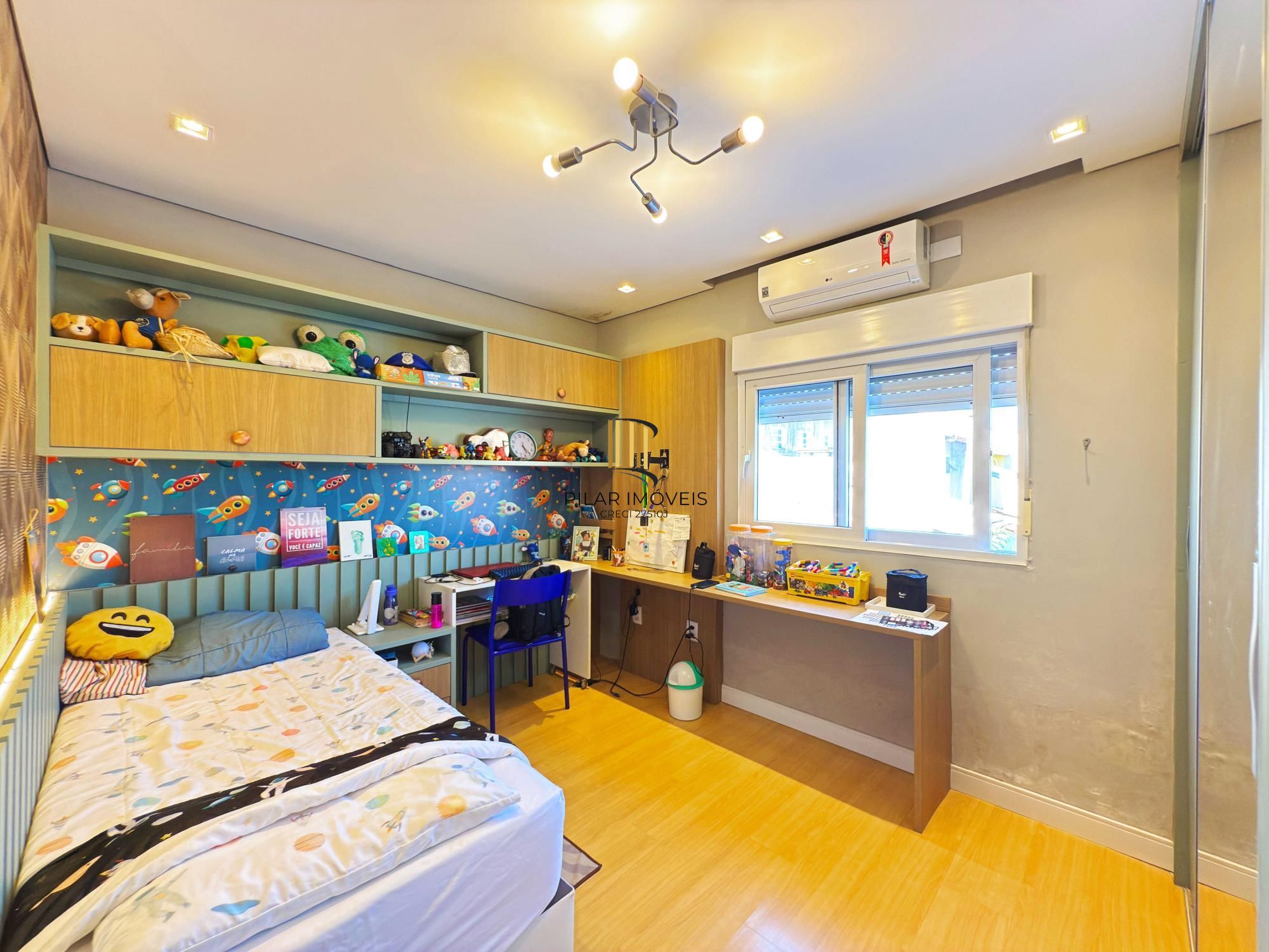 Em busca de uma casa espaçosa e cheia de comodidades no bairro Hípica