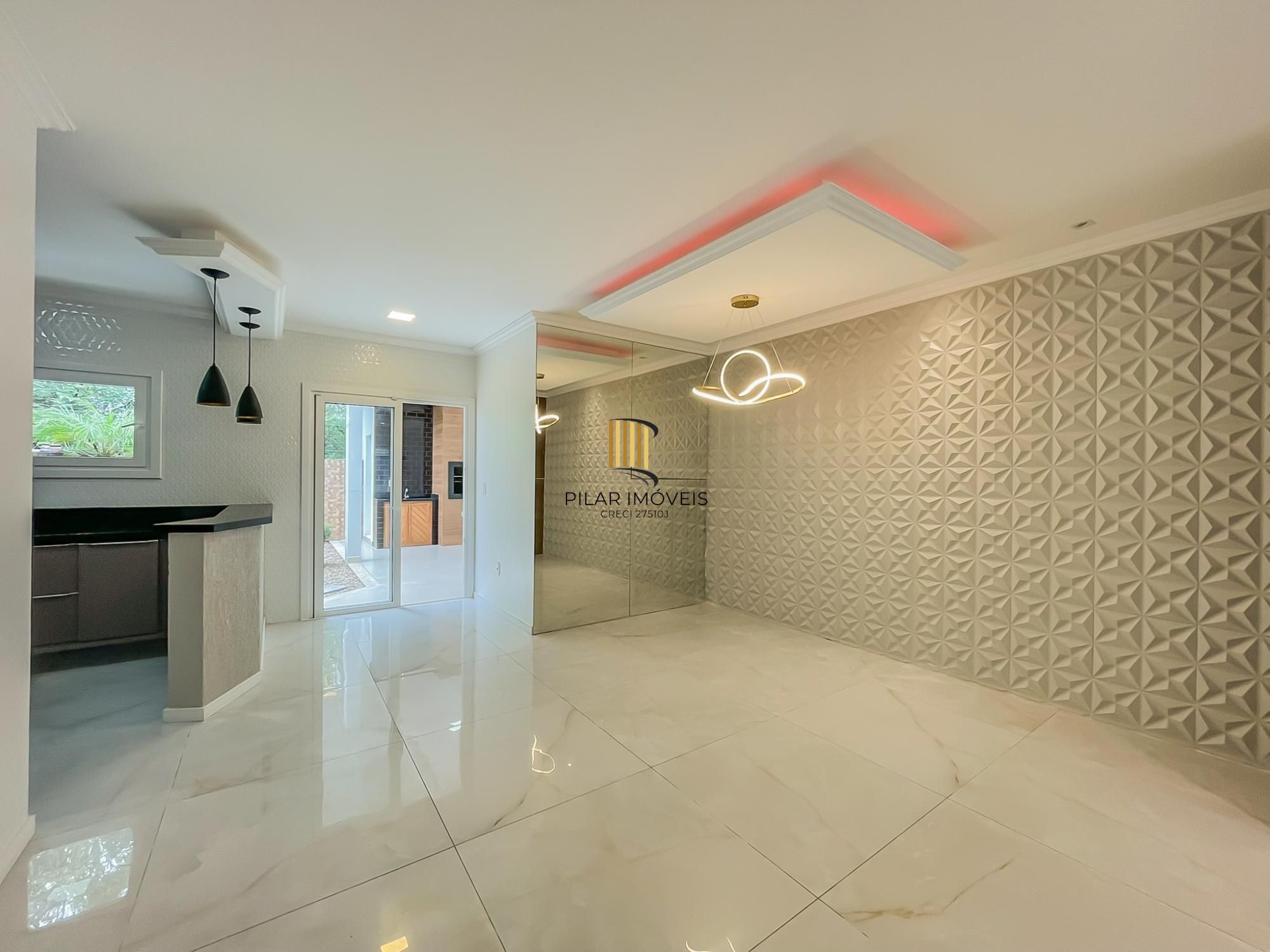 Casa ampla com piscina e suíte diferenciada em condomínio no Lagos de Ipanema zona Sul de Porto Alegre !