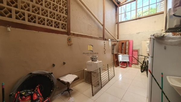 Casa em Porto Alegre, no bairro Espírito Santo, com 4 dormitório(s), e 4 banheiros, à venda.