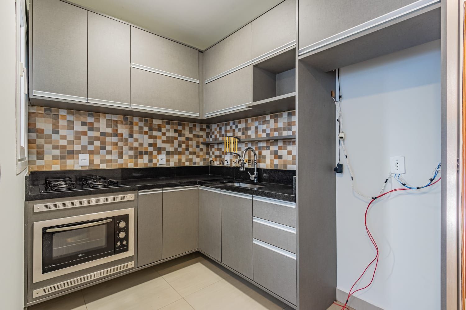 Sobrado 2 dormitórios com sótão em condomínio no bairro Hípica Urubatan zona sul de Porto Alegre !