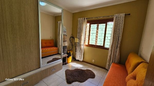 Casa em Porto Alegre, no bairro Vila Nova, com 3 dormitório(s), e 3 banheiros, à venda.