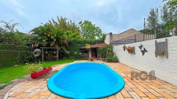 Casa para Venda - 235.64m², 3 dormitórios, sendo 1 suites, 3 vagas - Guarujá