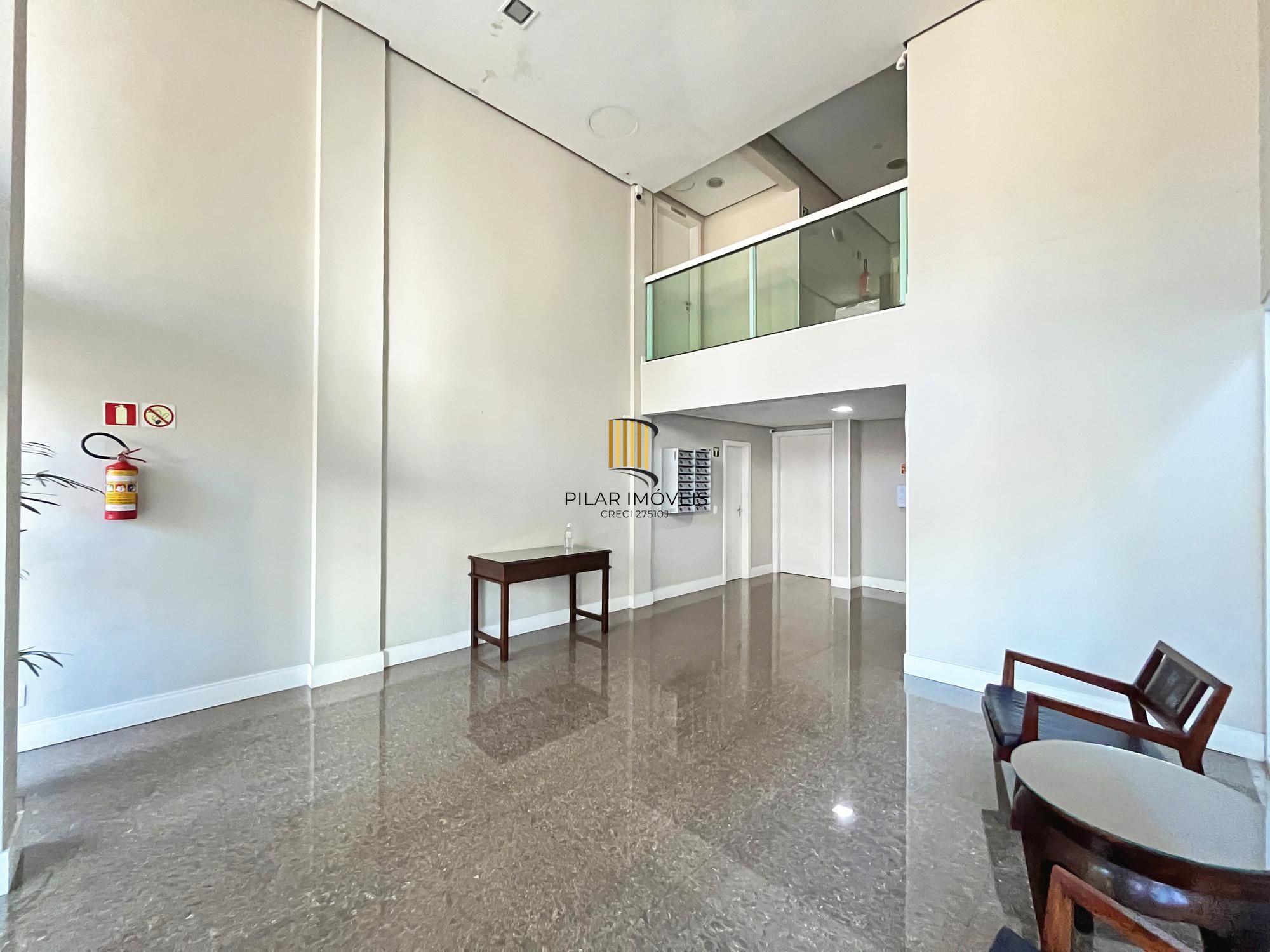 Excelente Apto com 102 m² de 3 dormitórios sendo um suíte com duas vagas no Menino Deus