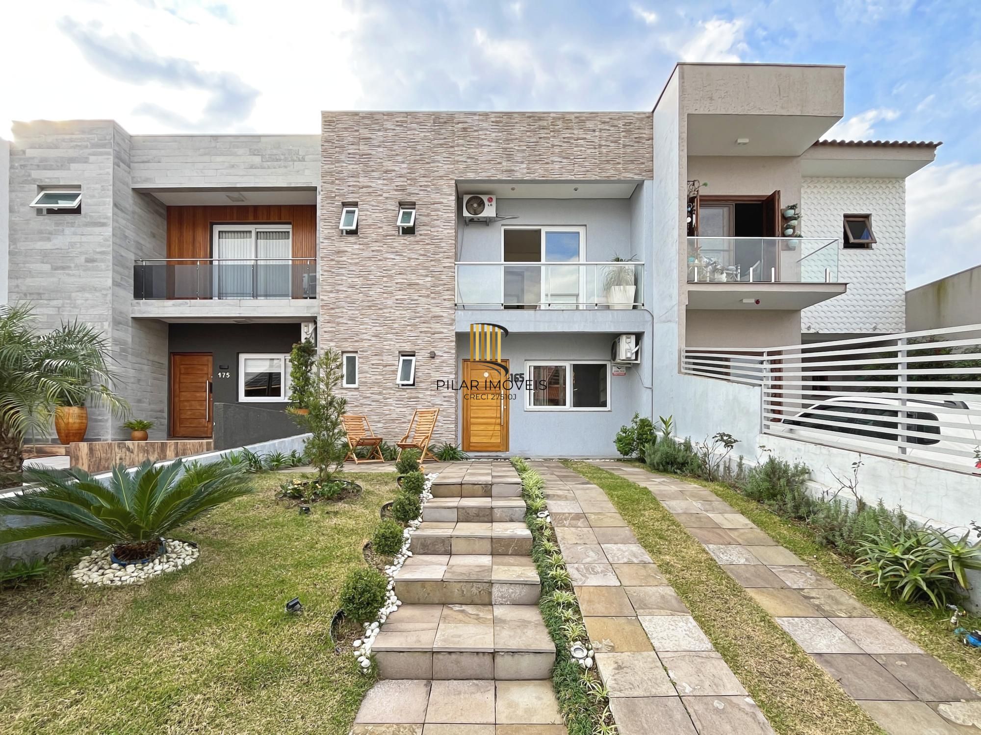 Casa 4 dormitórios no bairro Hípica