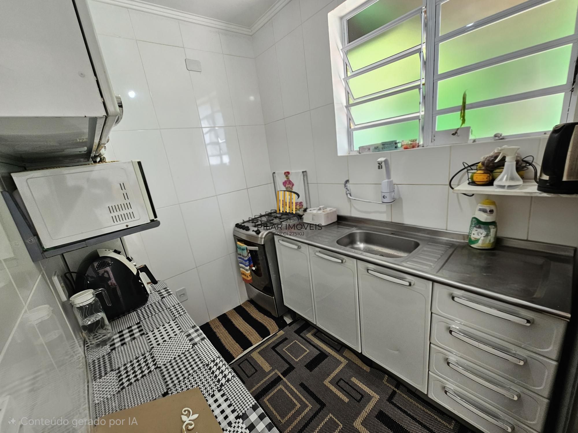 Casa 3 dormitórios e edícula com churrasqueira no bairro Medianeira !