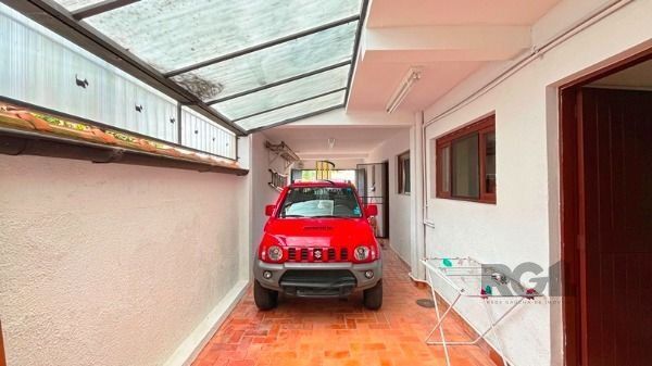 Casa para Venda - 235.64m², 3 dormitórios, sendo 1 suites, 3 vagas - Guarujá