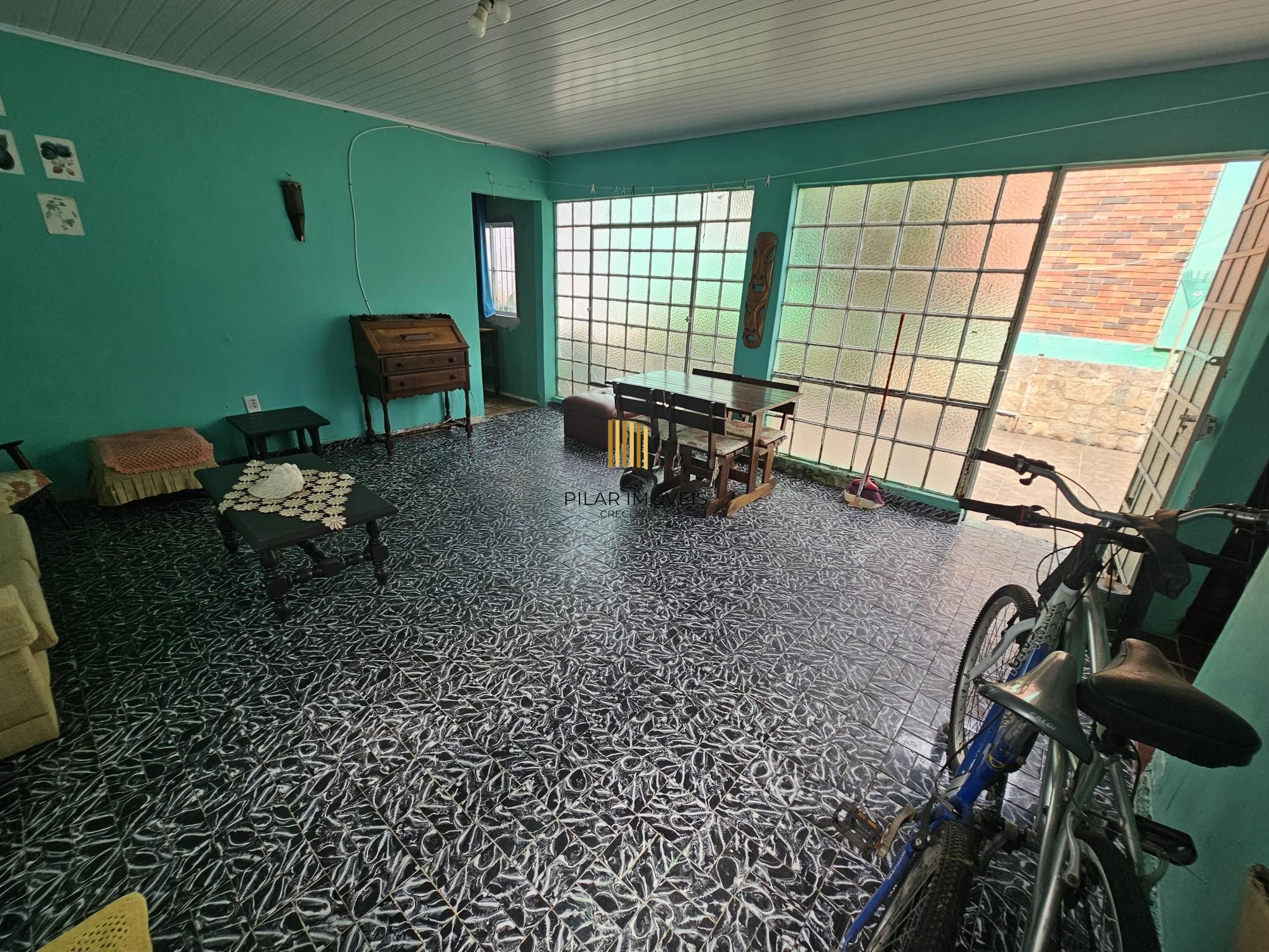 Casa 3 dormitórios e edícula com churrasqueira no bairro Medianeira !