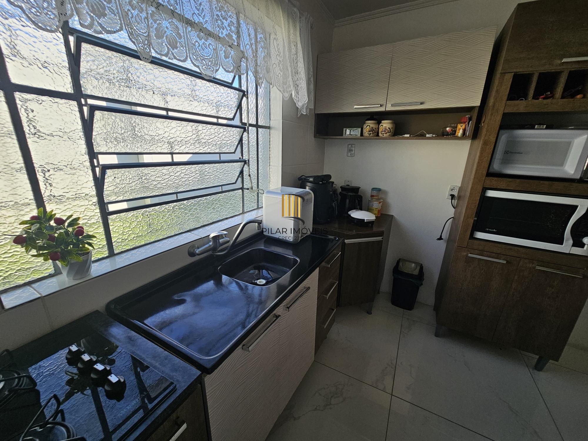 Casa com piscina terreno 10x30 zona sul de Porto Alegre