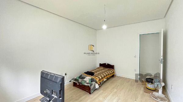 Casa em Porto Alegre, no bairro Ipanema, com 3 dormitório(s), à venda.