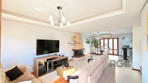 Casa em Porto Alegre, no bairro Hípica, com 3 dormitório(s), e 3 banheiros, à venda.