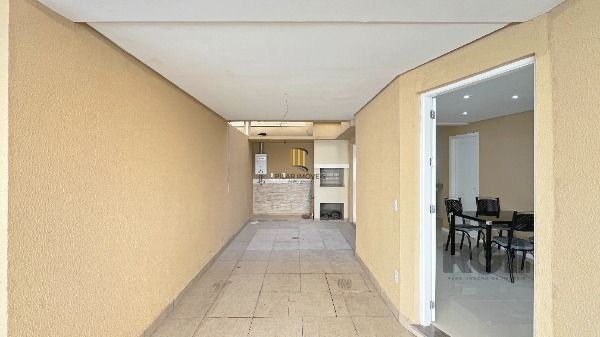 Casa Condominio em Porto Alegre, no bairro Ipanema, com 3 dormitório(s), e 3 banheiros, à venda.