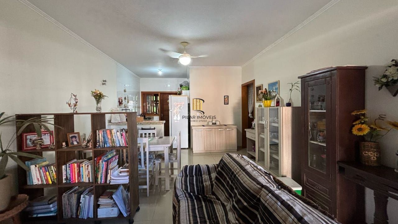 Casa 3 dormitórios no bairro Guarujá