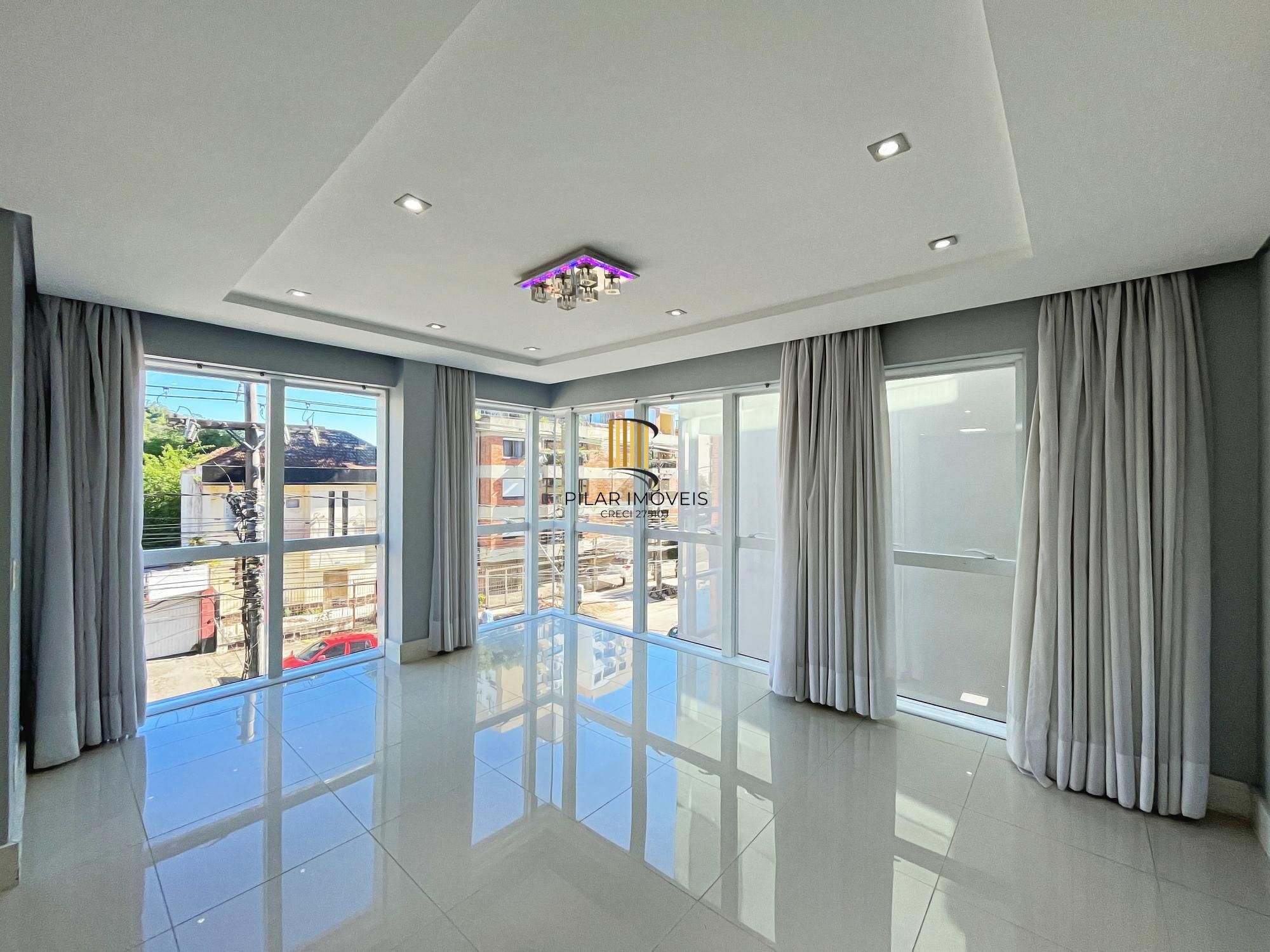 Excelente Apto com 102 m² de 3 dormitórios sendo um suíte com duas vagas no Menino Deus