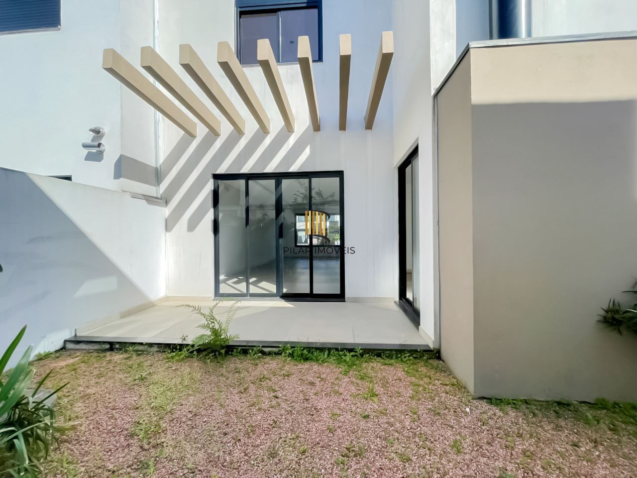 Casa Condominio em Porto Alegre, no bairro Ipanema, com 3 dormitório(s), e 3 banheiros, à venda.