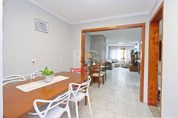 Casa em Porto Alegre, no bairro Hípica, com 3 dormitório(s), e 3 banheiros, à venda.