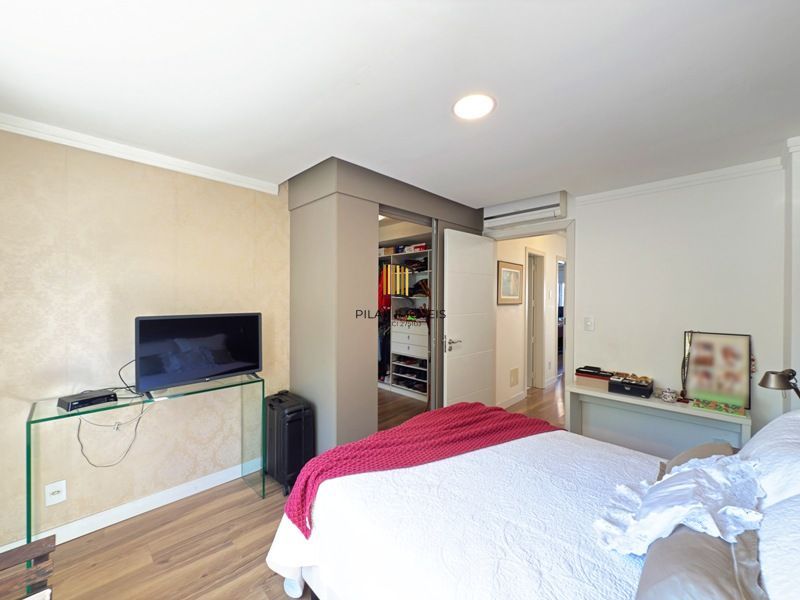 Linda Residência com 3 dormitórios e 1 suíte no Bairro Tristeza para venda.