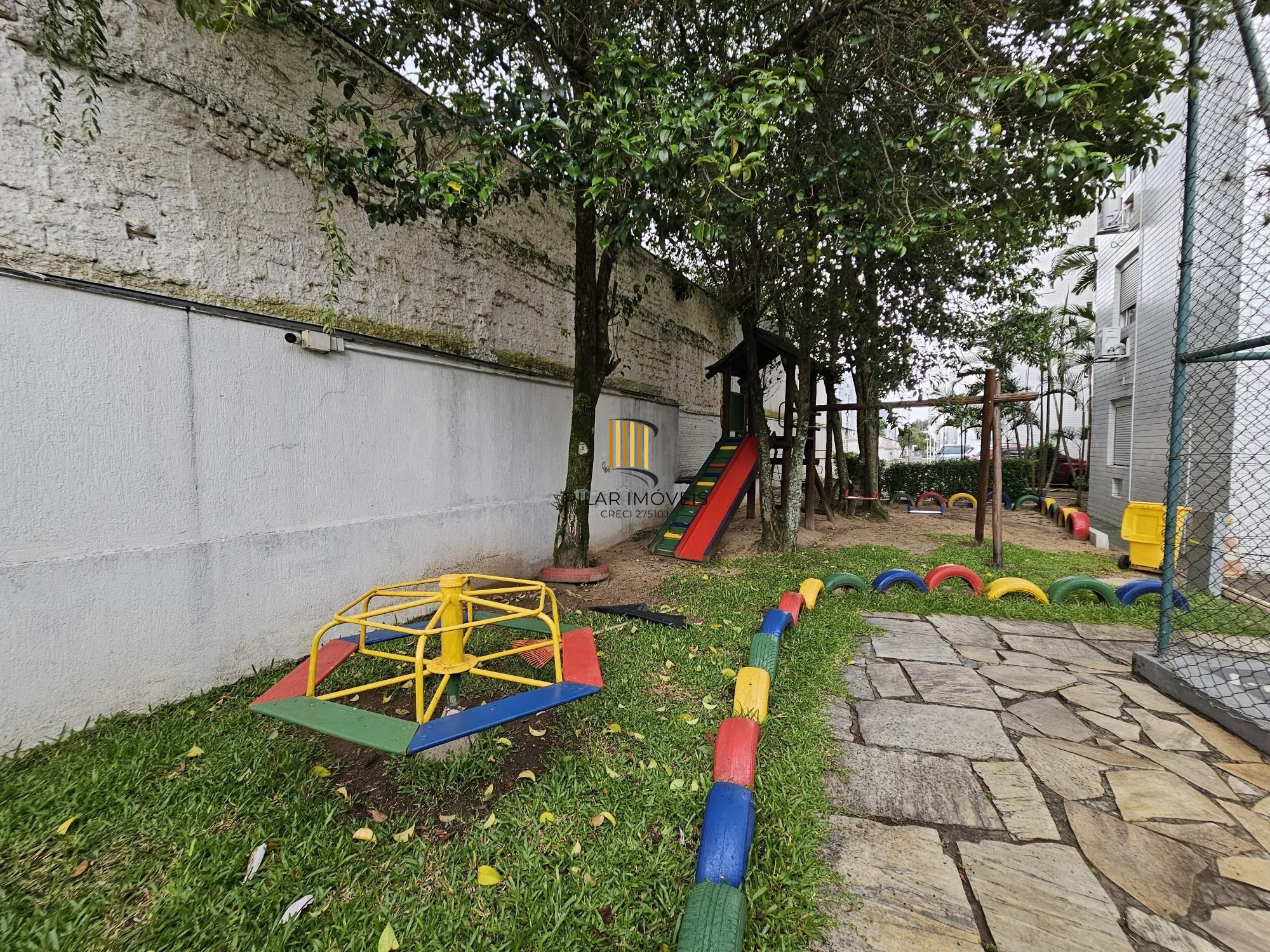 Lindo apartamento 2 dorm com suite e churrasqueira no bairro Cristal!