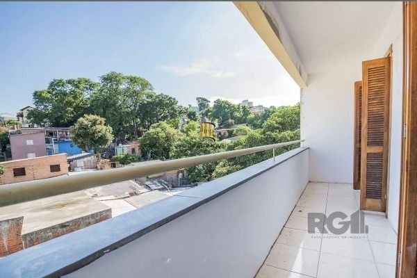 Apartamento em Porto Alegre, no bairro Medianeira, com 2 dormitório(s), e 2 banheiros, à venda.