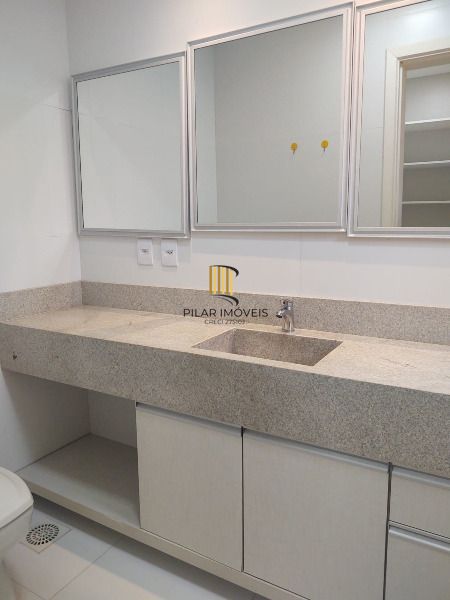 Casa de Condomínio 4 dormitórios no bairro Hípica