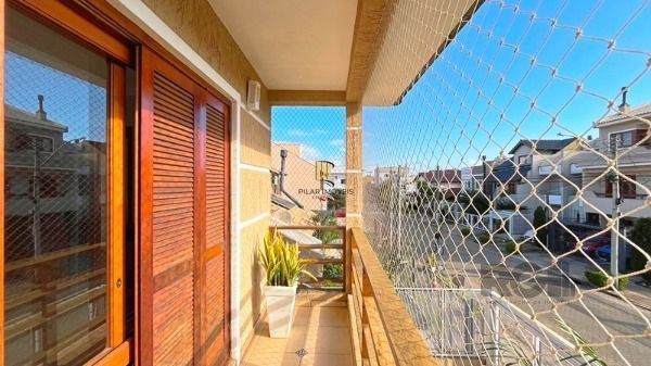 Casa em Porto Alegre, no bairro Hípica, com 3 dormitório(s), e 3 banheiros, à venda.