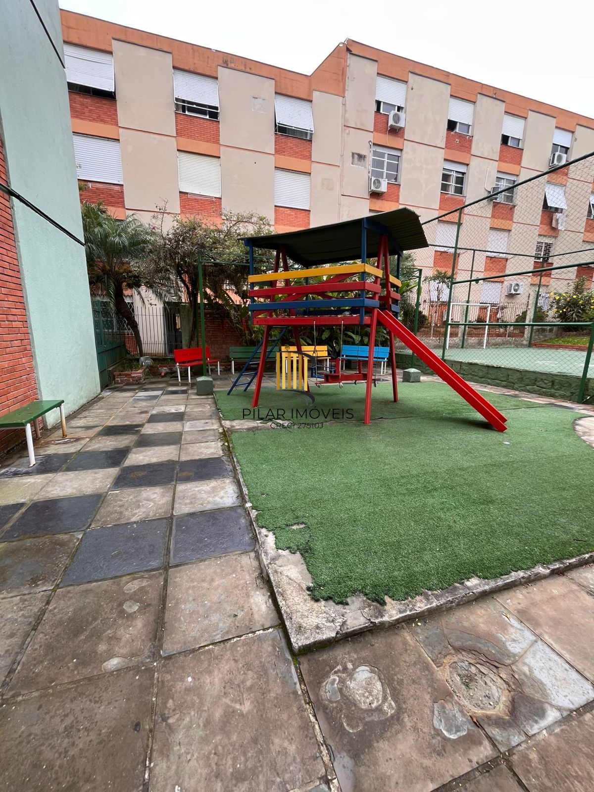 Apartamento semi mobiliado de 2 dormitórios no bairro Cristal