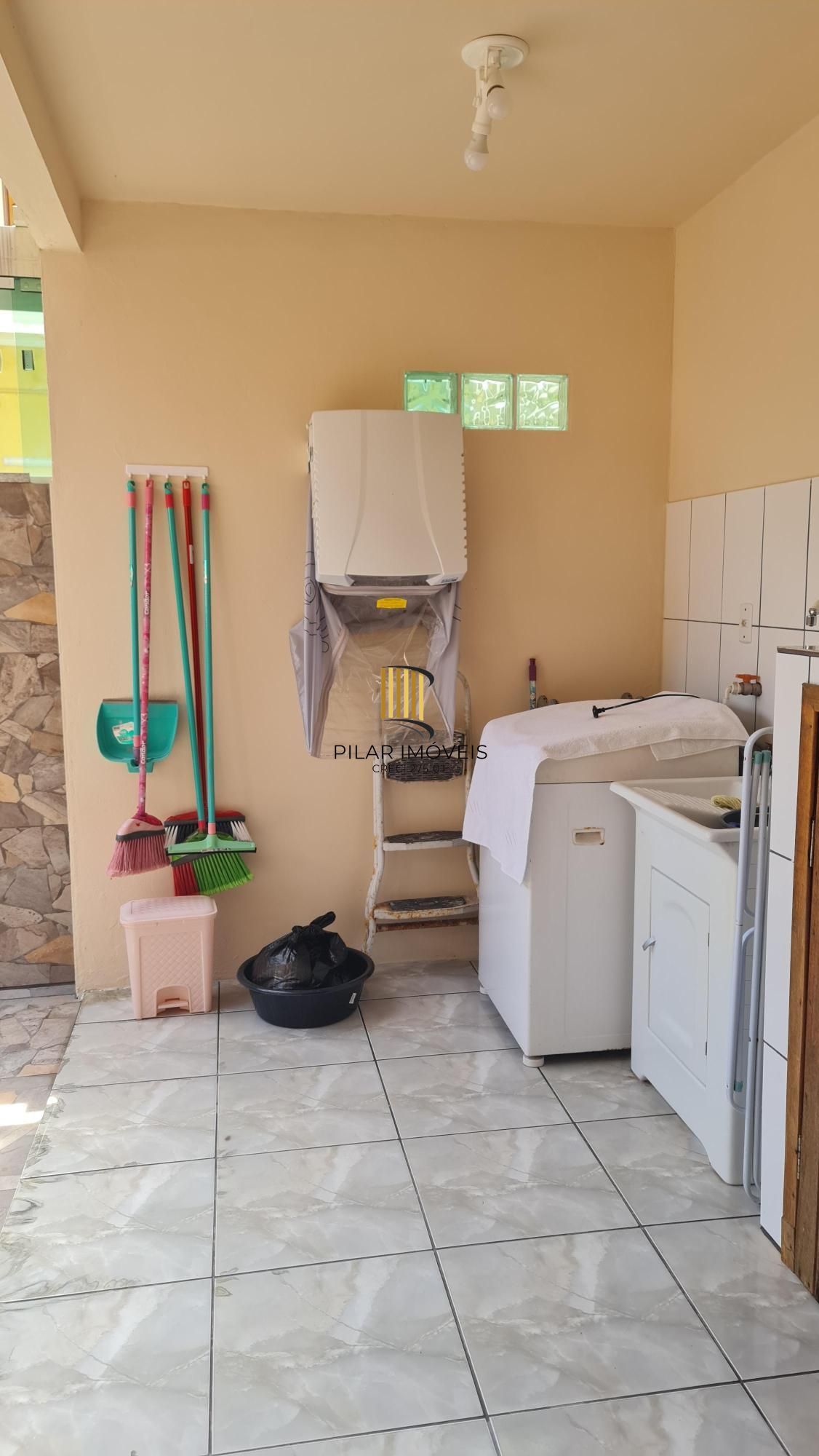 Casa 2 dormitórios no bairro Hípica