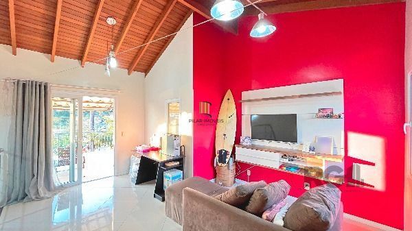 Casa em Porto Alegre, no bairro Hípica, com 3 dormitório(s), e 3 banheiros, à venda.