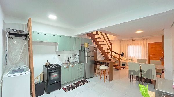 Casa Condominio em Porto Alegre, no bairro Teresópolis, com 2 dormitório(s), e 2 banheiros, à venda.