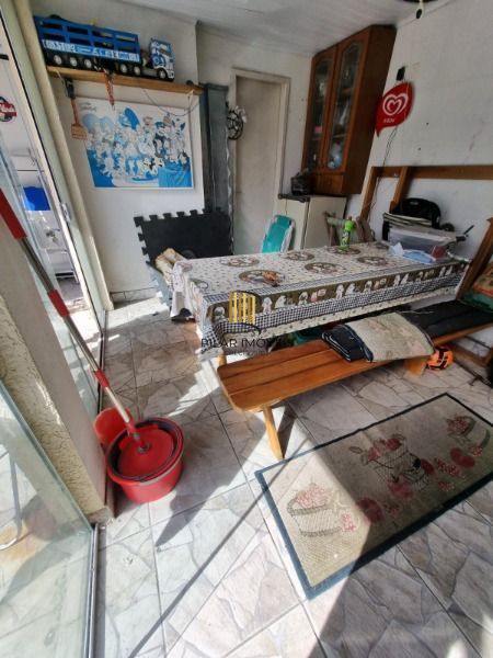 Casa em Porto Alegre, no bairro Hípica, com 2 dormitório(s), e 2 banheiros, à venda.
