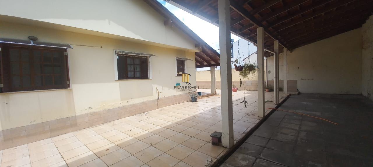 Casa 3 dormitórios no bairro Guarujá