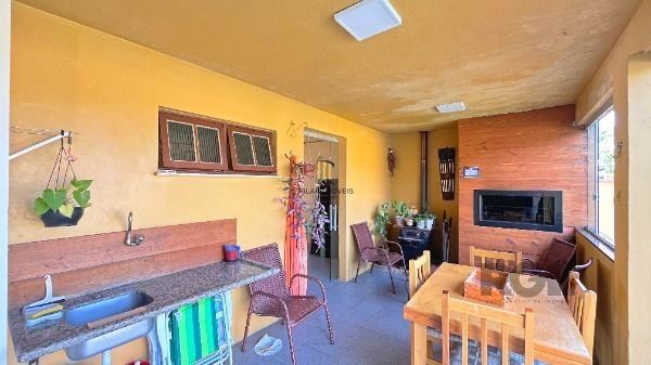 Casa 3 dormitórios no bairro Hípica
