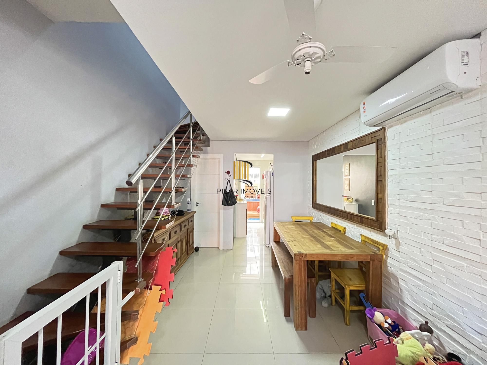 Casa 2 dormitórios no bairro Hípica