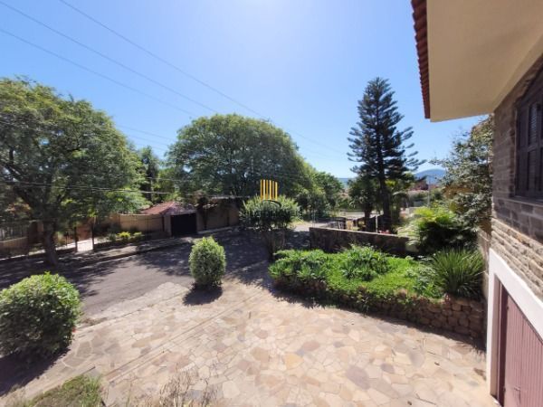 Casa em Santa Maria, no bairro São José, com 4 dormitório(s), e 4 banheiros, à venda.