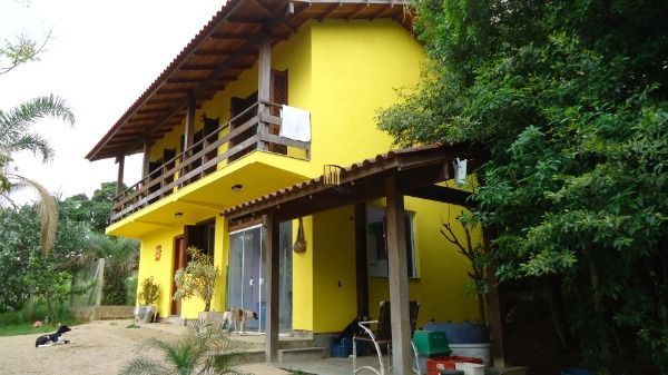 Sítio em Porto Alegre, no bairro Hípica, com 2 dormitório(s), e 2 banheiros, à venda.