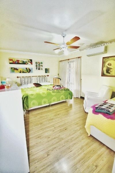Casa em Porto Alegre, no bairro Jardim Isabel, com 4 dormitório(s), e 4 banheiros, à venda.