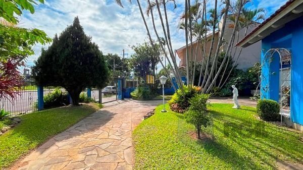 Casa em Porto Alegre, no bairro Ipanema, com 3 dormitório(s), à venda.