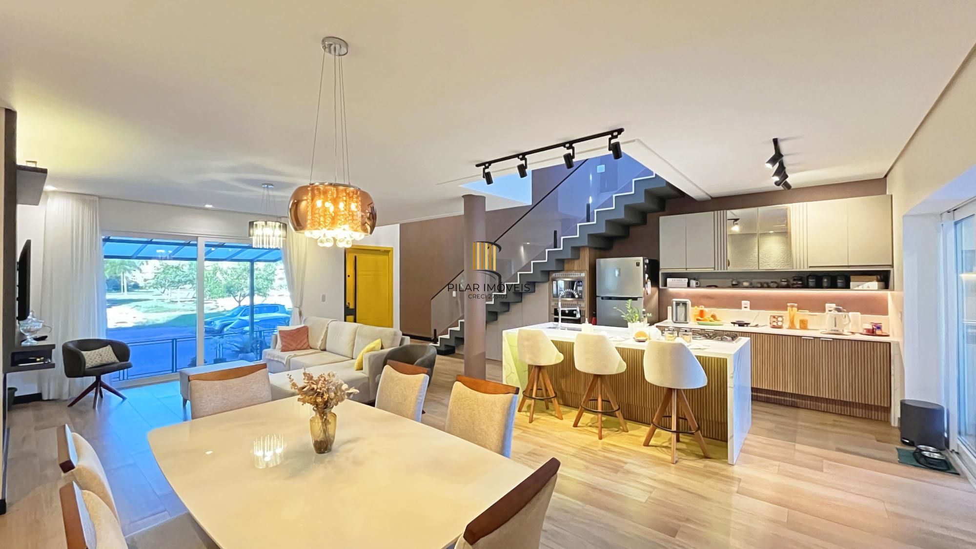Casa à venda com 174m², 3 dormitórios, 3 suítes, 2 vagas, no bairro Hípica em Porto Alegre