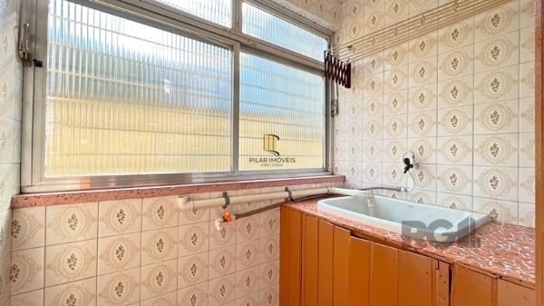 Apartamento em Porto Alegre, no bairro Cristal, com 1 dormitório(s), e 1 banheiros, à venda.