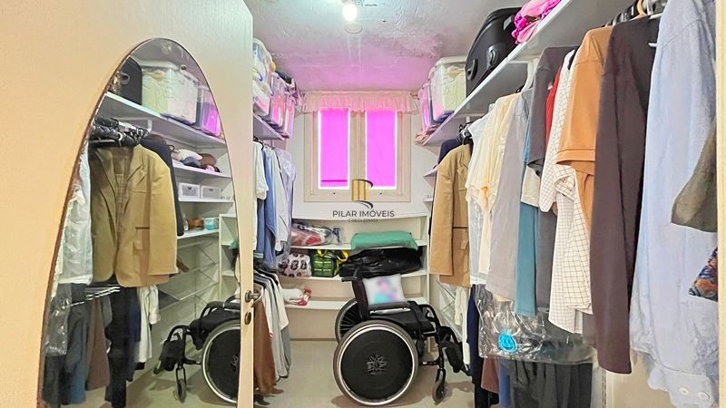No condomínio Mountain Ville residência 3 dormitórios semimobiliada