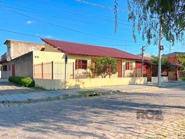 Casa 4 dormitórios no bairro Restinga