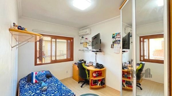 Casa em Porto Alegre, no bairro Hípica, com 3 dormitório(s), e 3 banheiros, à venda.