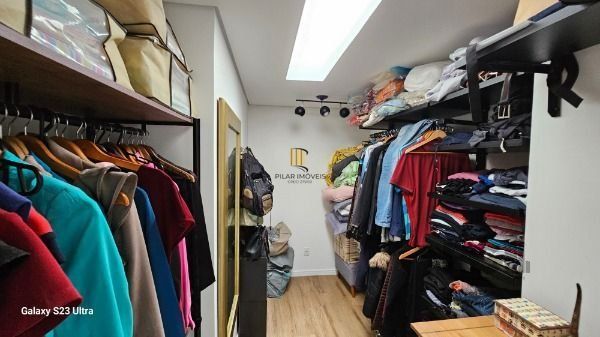 Casa em Porto Alegre, no bairro Hípica, com 3 dormitório(s), e 3 banheiros, à venda.