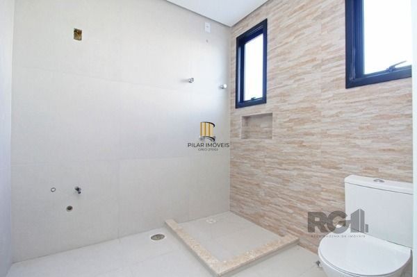 Casa Condominio em Porto Alegre, no bairro Ipanema, com 3 dormitório(s), à venda.