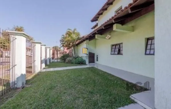 Casa em Porto Alegre, no bairro Aberta dos Morros, com 4 dormitório(s), e 4 banheiros, à venda.
