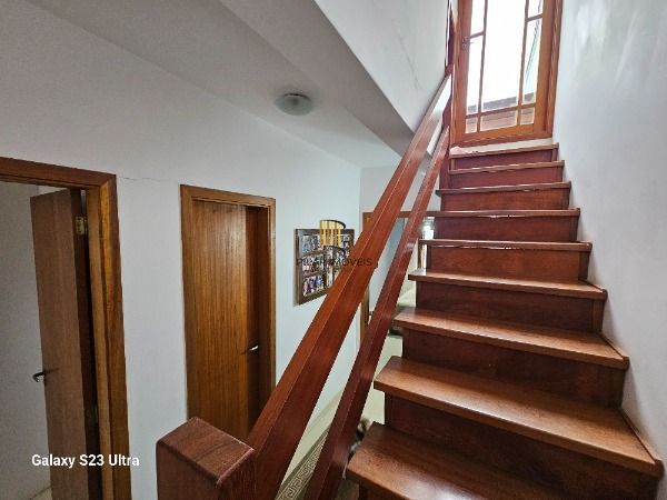 Casa Condominio em Porto Alegre, no bairro Ipanema, com 3 dormitório(s), e 3 banheiros, à venda.